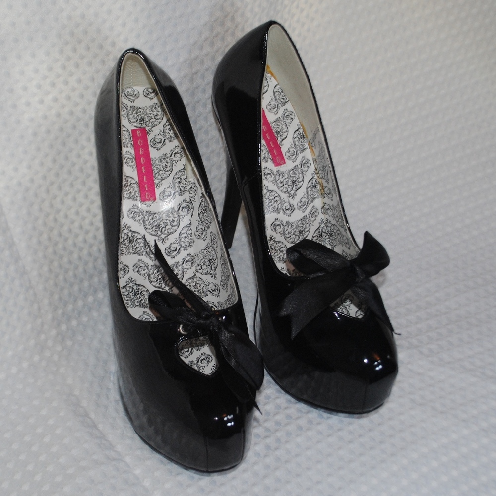 Never worn! Bordello Black Pumps